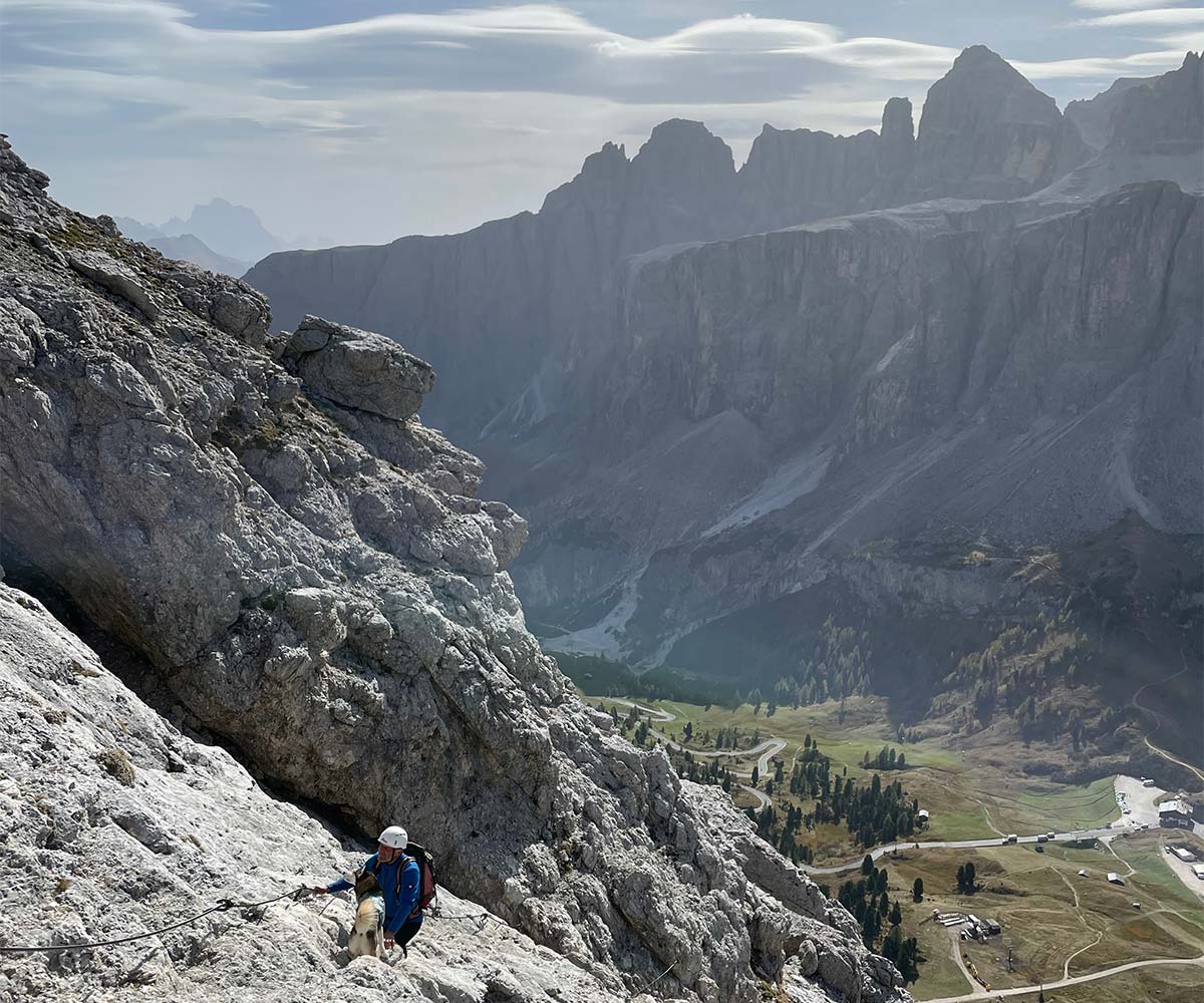 Fantastische Aussichten bei einer Bergtour mit Hund in den Dolomiten